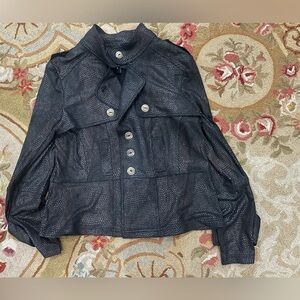 Women’s top/jacket. Thin material with snake skin like print. Medium